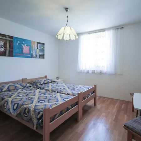 La Traviata With Parking Appartement *
