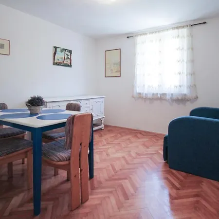 La Traviata With Parking Appartement *