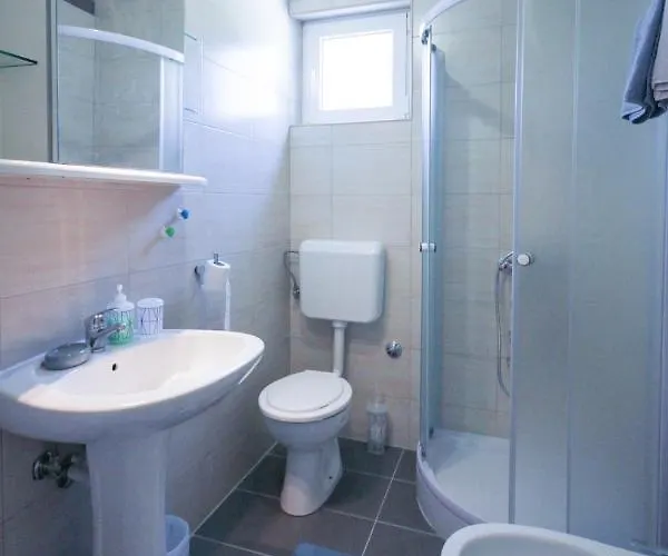 La Traviata With Parking Appartement *